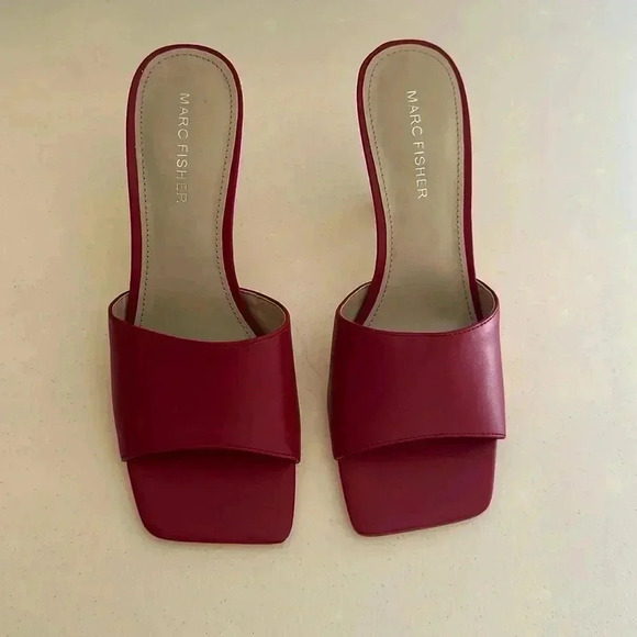 Marc fisher - Picture 1 of 3